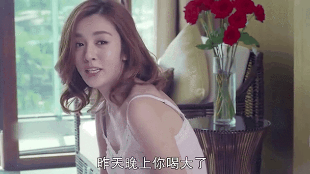 我的体育老师:你昨晚喝多了,你睡的床,我睡的沙发