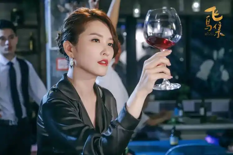 徐洁儿在台湾偶像剧《海豚湾恋人》中饰演沈曼青,这部剧使她在演艺界