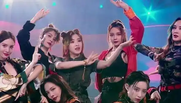 实力舞者孟佳,王霏霏和金晨,她们的舞蹈动作真是太炫酷了.