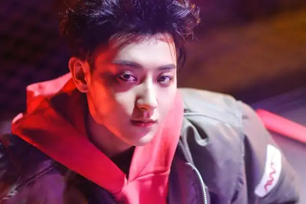 扒娱瓜黄子韬发了iu照片后秒删曾直播透露喜欢外国女孩疑花式表白