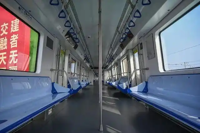 电客车在七经路车辆段成功入轨试车,标志着项目建设实现里程碑式跨越