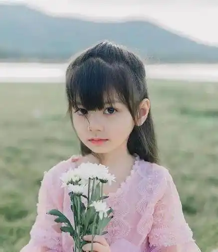 不看镜头没有麻豆出色的表情管理能力,拍照时自以为很好