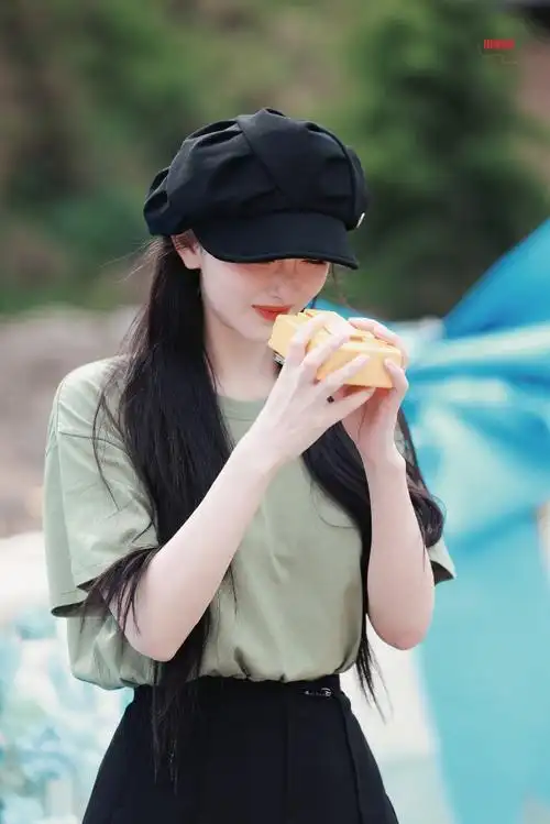 美到头发丝都会打招呼的可爱雪雪  @孔雪儿