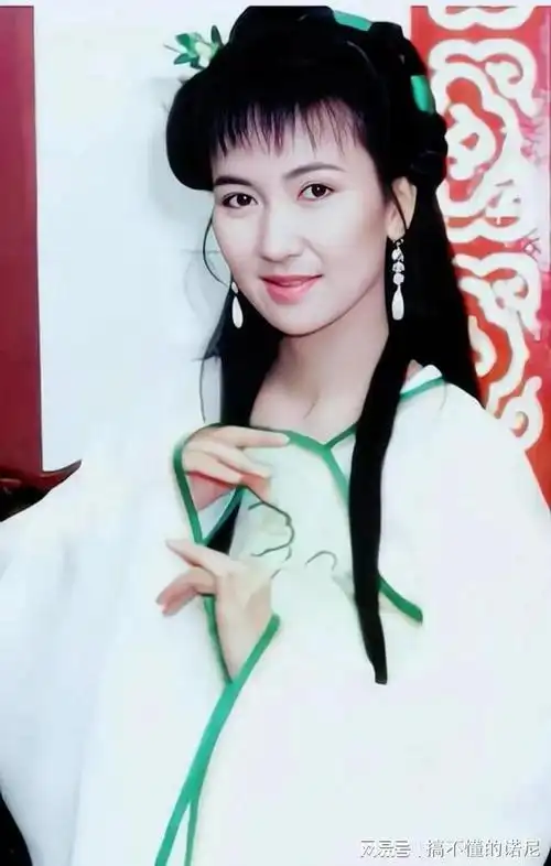 69岁赵雅芝对比62岁陈美琪后我才彻底明白什么是红气养人