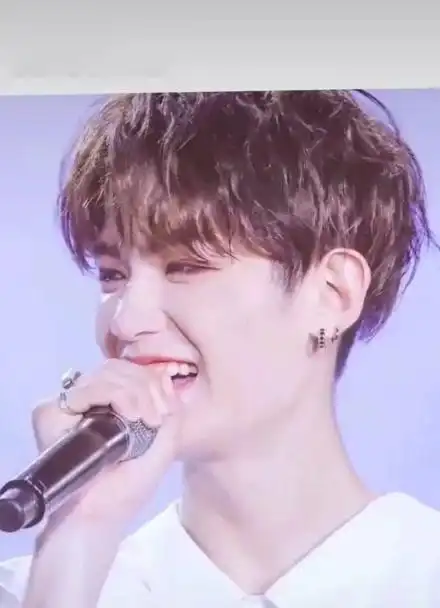 最后一张泰菲笑太甜了