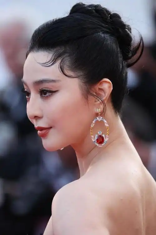 范冰冰总结戛纳行16套造型大手笔内娱女明星芭莎红毯比拼激烈