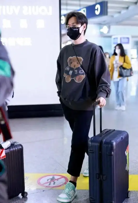 不管你在哪,我都会找到你,只为多看你一眼(机场照片合集)@汪 - 抖音