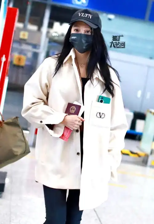 关晓彤北京机场路透##关晓彤出发戛纳机场路透