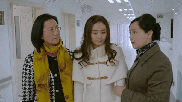 杉杉来了:封腾帮杉杉解决住院,母亲在线吃瓜,大伯母直接拍马屁