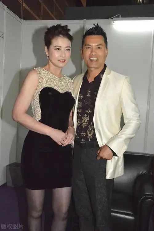 周海媚的老公是谁(周海媚现在的婚姻状况)(13)