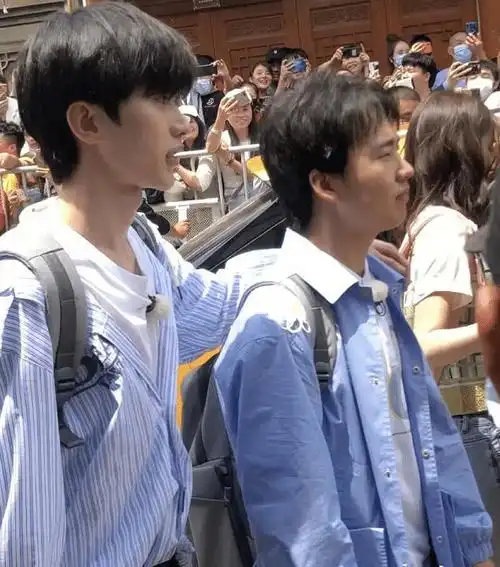 路透跑男录制照片曝光,蔡徐坤郭麒麟勾肩搭背,网友:有得看了