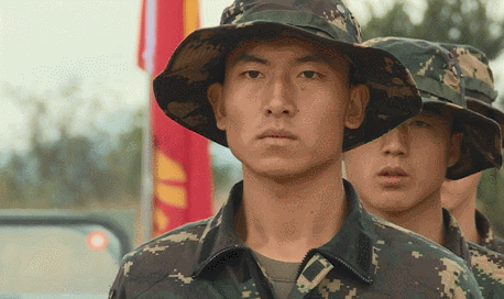 真正男子汉gif军人gif军装gif帅气gif
