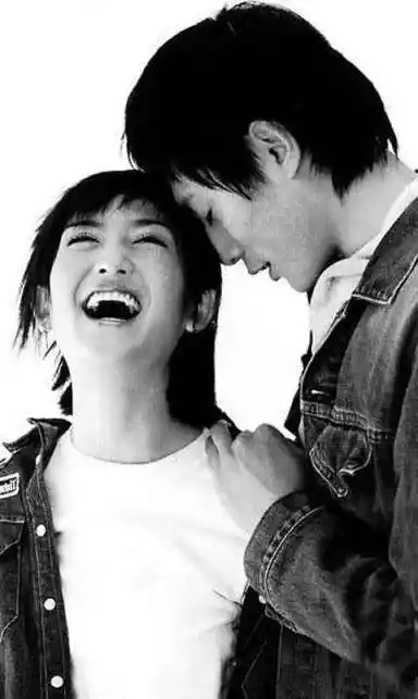 15,这个嘛 注册商标单只黑手套 家庭成员父亲母亲爷爷 女朋友谢娜 圈