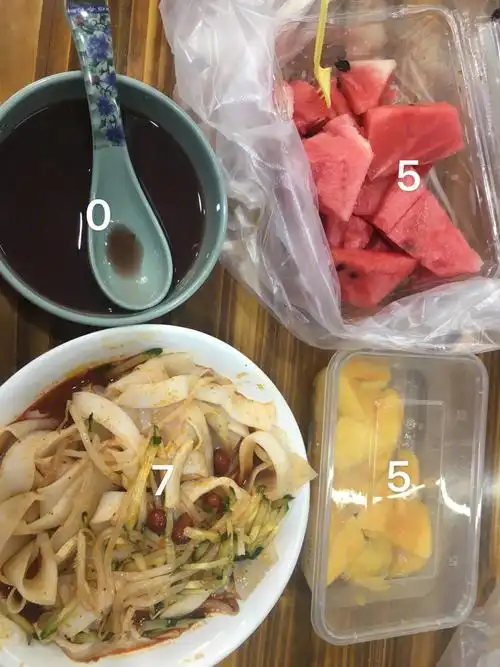 31566冲刺钢琴考试时阴差阳错的新早餐:大馒头夹肉夹馍(味道还不