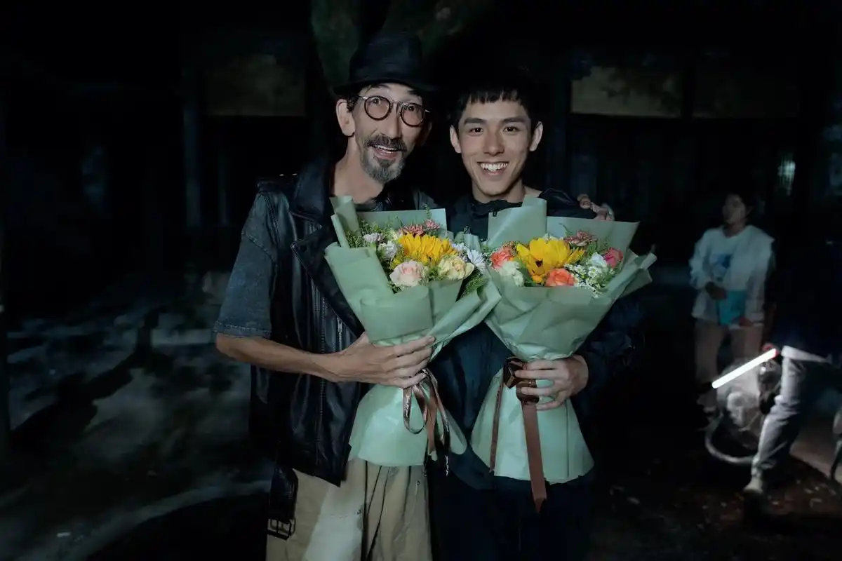 杀青大吉 #合照 #剧组生活 - 抖音