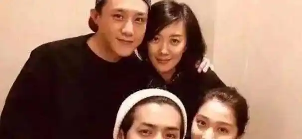 原创关晓彤见鹿晗爸妈鹿家全是高颜值妈妈和晓彤同框像姐妹俩