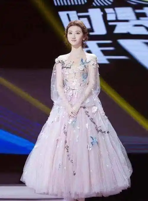 原创31岁景甜放手镂空蕾丝裙秀身材粉丝太厉害了