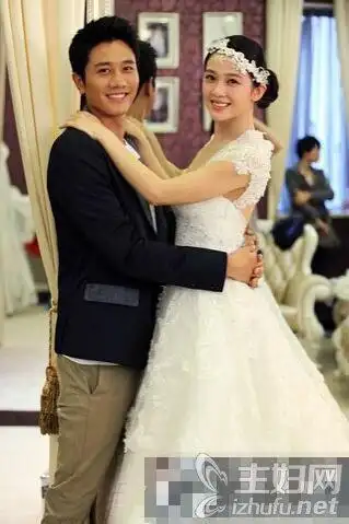 【彭冠英张含韵恋情】彭冠英的结婚照疑似秘密结婚了