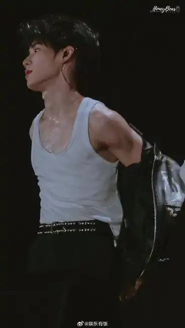 刚刚空降时代少年团超话…|腹肌|少年团|张真源_新浪