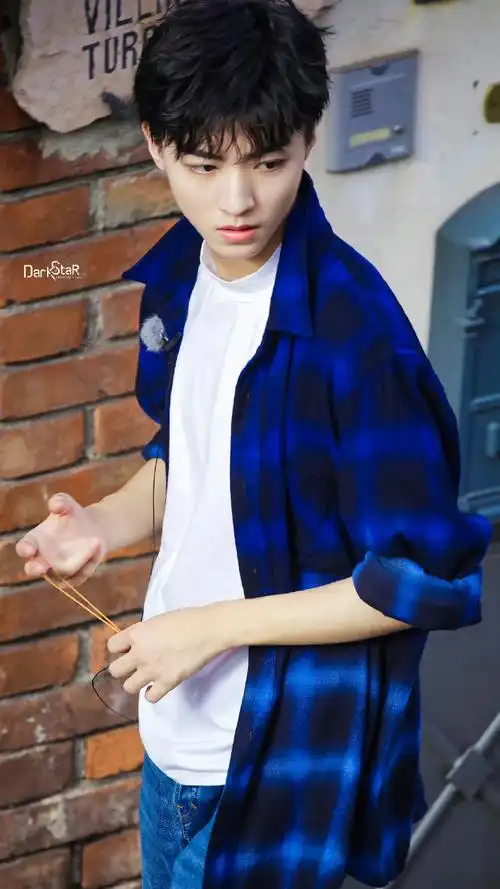 只为王俊凯#97#王俊凯2024凯启甲辰#  "我喜欢大海,因为它是蓝色的