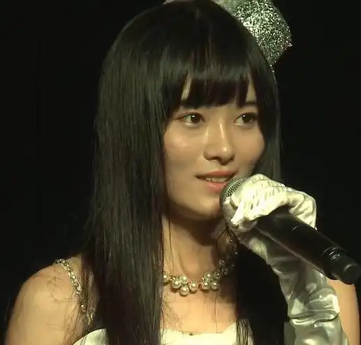 鞠婧祎之前参加选秀的旧照片也被扒了出来,和现在的样子还是有很大的