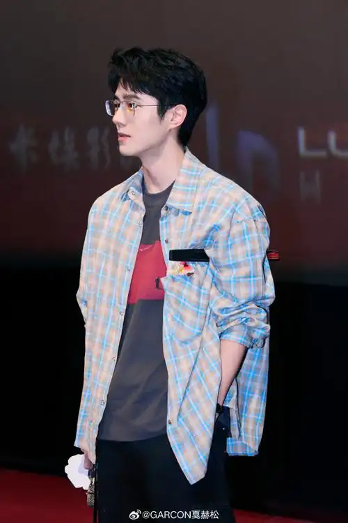 戛赫松#@刘昊然turbo身着garÇon by garÇon 汉麻混纺格纹衬衫