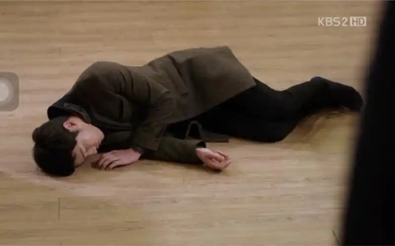 善良的男人/宋仲基】男主姜马陆病发晕倒