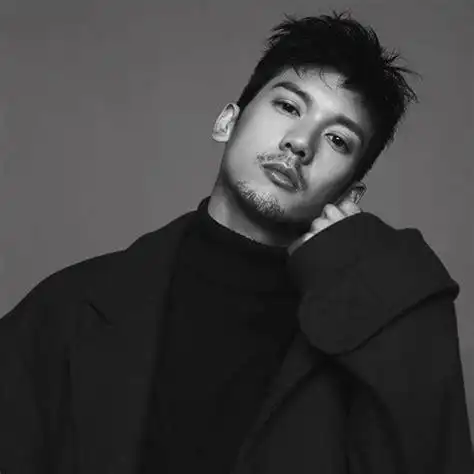 男人头像成熟稳重图片男人背影头像2022已更新今日图集