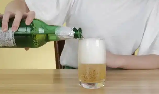 每天喝一瓶啤酒,身体会咋样?医生提醒:喝酒时需要注意4点