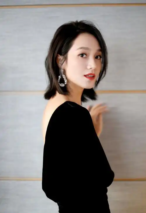 从"浙江台柱"到二线女演员,一句"骚凹瑞",被网友怼出主持界