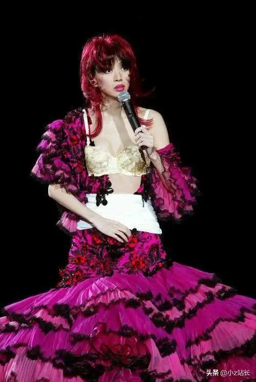 梅艳芳生前最后一场演唱会,婚纱里穿戴 带血纸尿裤,网友:好心痛