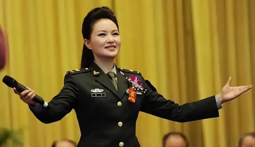 军旅歌唱家雷佳从舞台到家庭完美实现事业与爱情双丰收