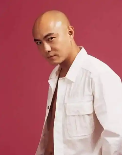 从喜剧一哥到无人问津59岁张卫健到底经历了什么