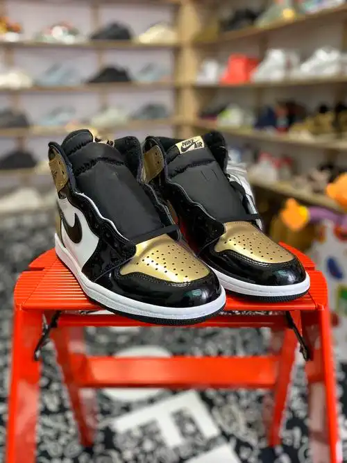 air jordan 1 retro high "gold toe"黑金脚趾 黑金漆皮脚趾 货号