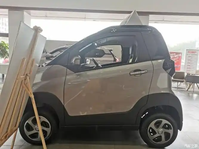 【图】我该选哪个颜色的小e_宝骏e100论坛_汽车之家论坛