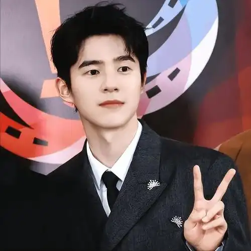 当初的爆火小生刘昊然,被传与周冬雨恋爱后"消失",如今如何?