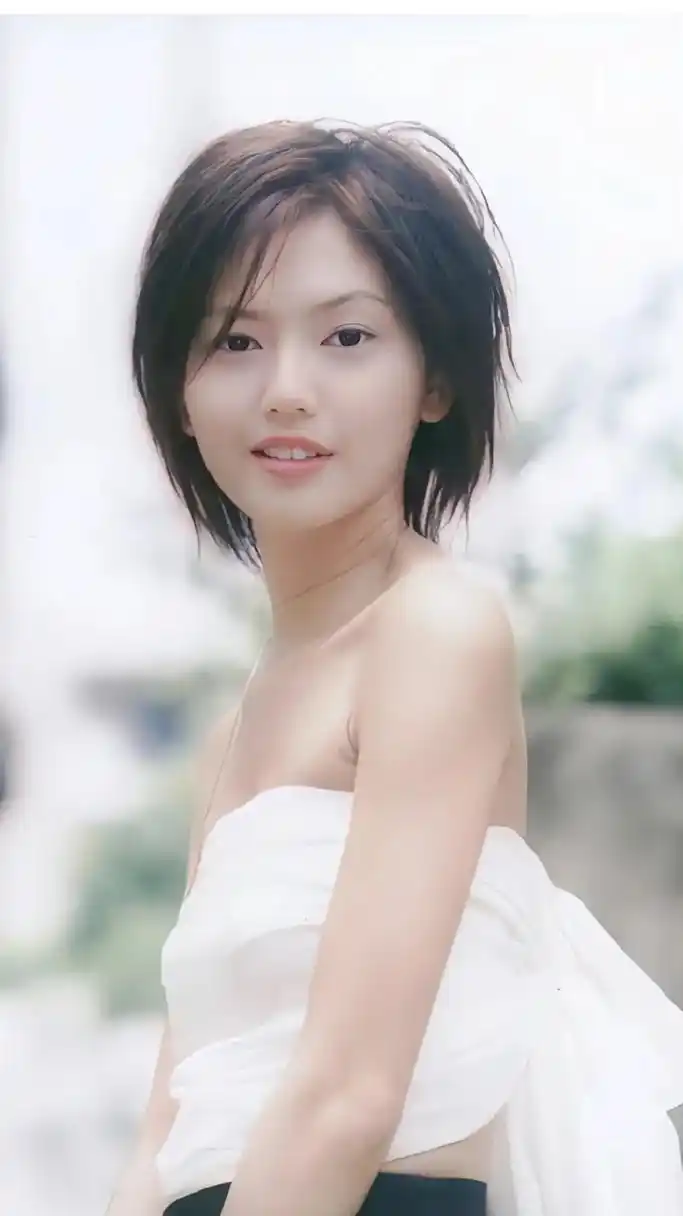 孙燕姿年轻时的青涩照片,真的好邻家女孩啊!