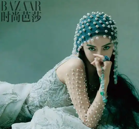 杨颖时尚芭莎林涧双姝国风大片