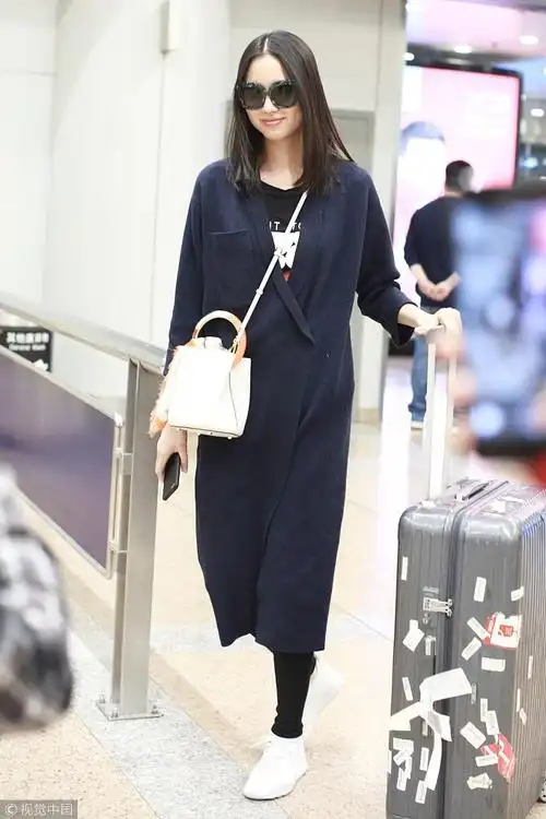 辣妈张梓琳秀高挑身材长发飘飘女人味十足