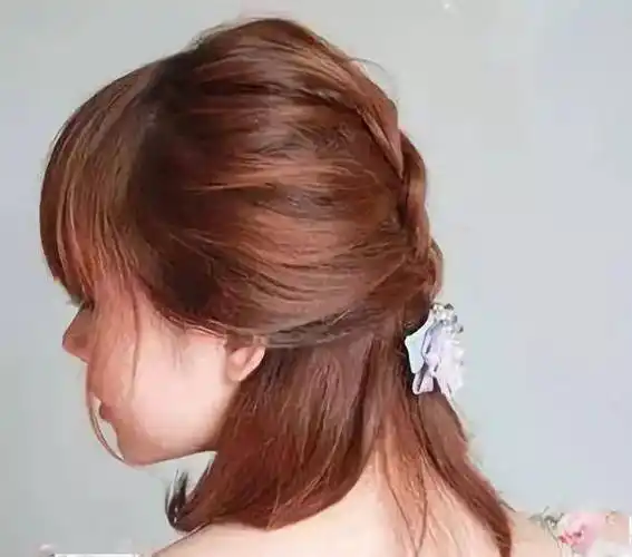 头发长了别披着,自己扎一款韩式时尚潮流编发,回头率绝对百分百!