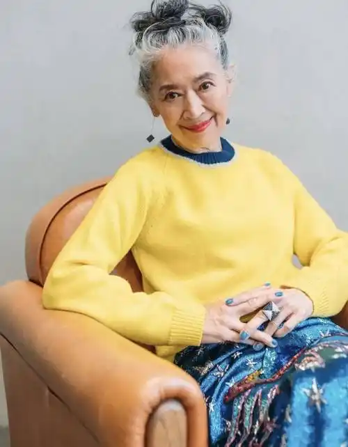 这位日本奶奶真是时髦精,年过70比年轻人还会穿_内藤_时尚_造型