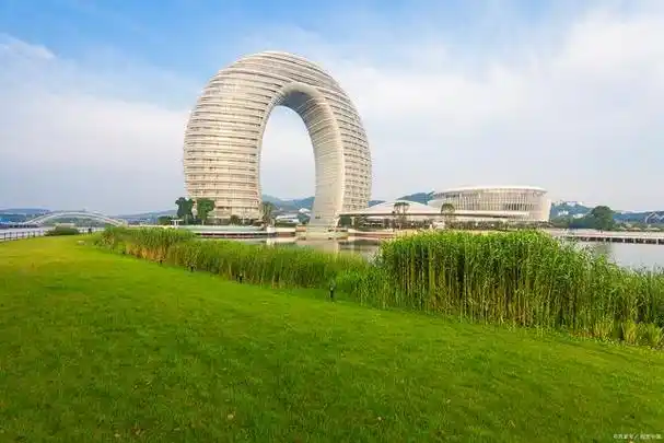 湖州位于浙江省北部,是一个历史悠久,文化底蕴深厚的城市.