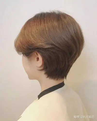 干练短发女职场生存法则必备短发精致又时尚