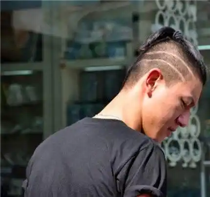 男生扁鼻子适合什么发型呢?4款时尚发型任君挑选