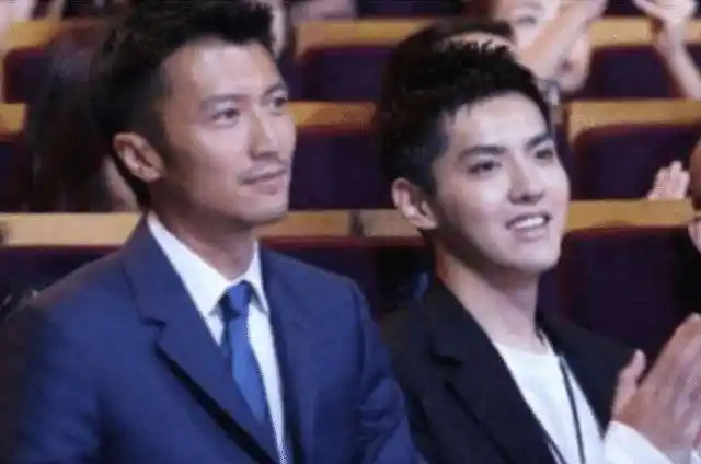 当吴亦凡撞上谢霆锋,网友:这简直是我见过最尴尬的同框现场