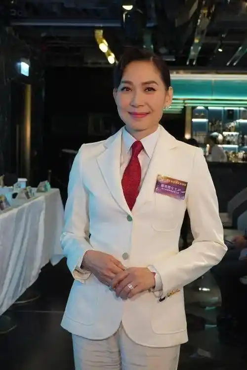 邝美云忙到冇时间拍拖 最开心"寓工作于友谊"_因为_年轻人_运动