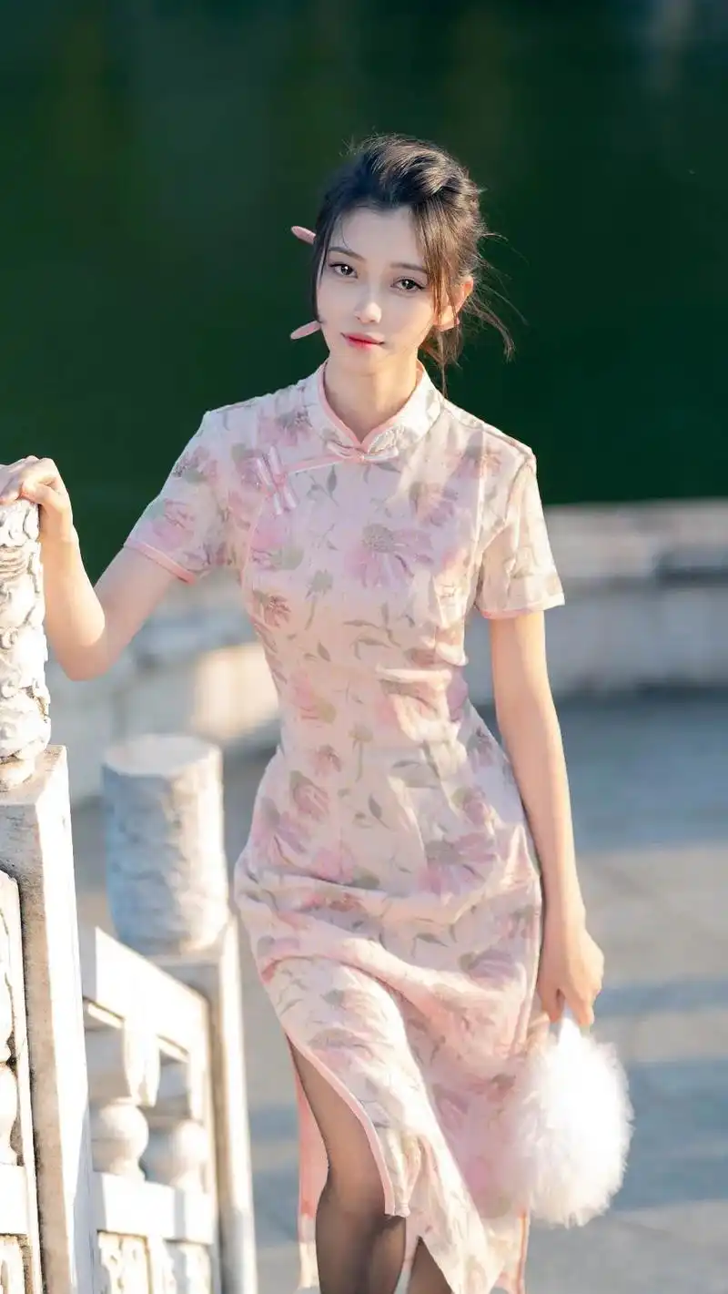 知道你们不爱看,@你们好兄弟来看吧.#好看的小姐姐 #旗袍美 - 抖音