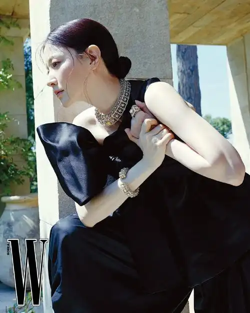 李英爱  w korea 7月电子刊封面人物