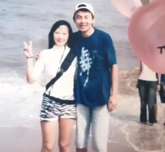 雷佳音:和大学同学"裸婚",婚后住10平米出租屋,现在怎么样了