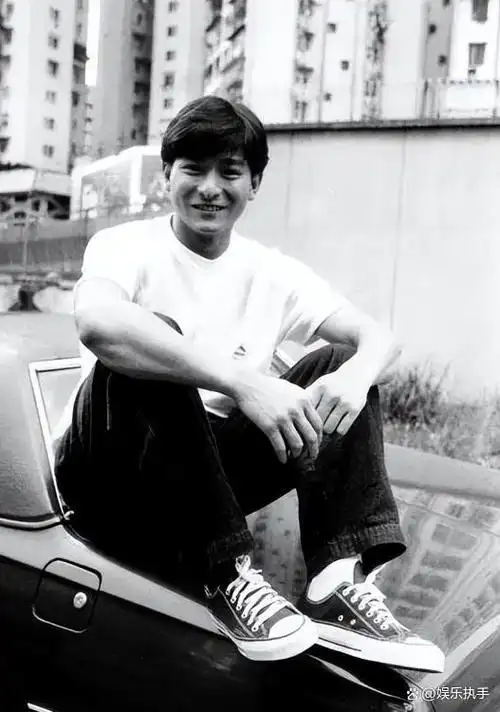 帮刘德华还四千万债务,晚年被子女啃老到破产,现在华仔为她养老